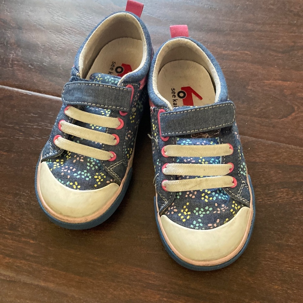 See Kai runs girls sneakers size 11